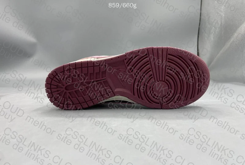 Dunk Low PRM Valentine’s 7