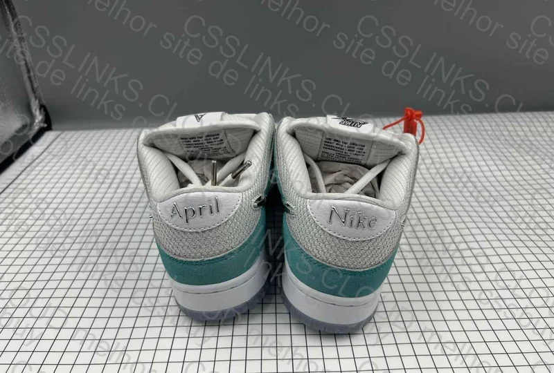 Dunk Low SB April 7
