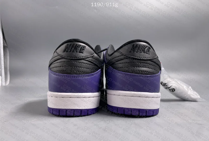 Dunk low SB black and purple 3