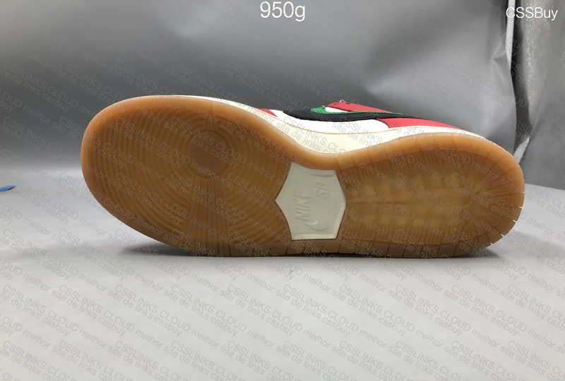 Dunk Low SB Habibi 3