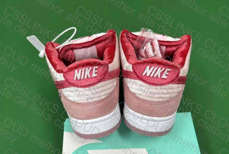 Dunk Low SB Strangelove 2