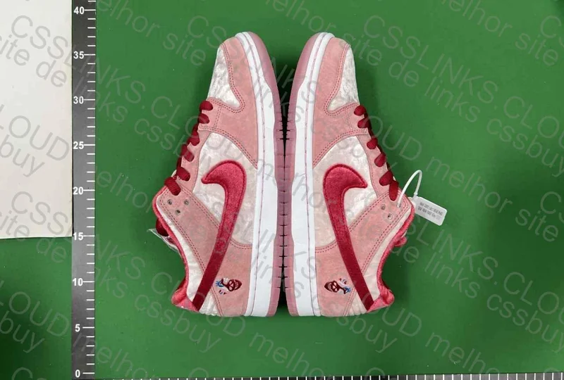 Dunk Low SB Strangelove 4