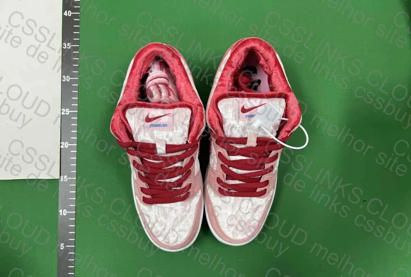 Dunk Low SB Strangelove 5
