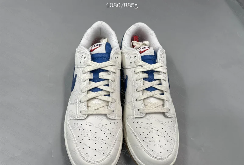 Dunk Low SE Sail Dark Marina Blue 5
