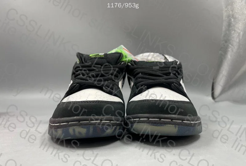 Dunk Low Staple Panda Pigeon