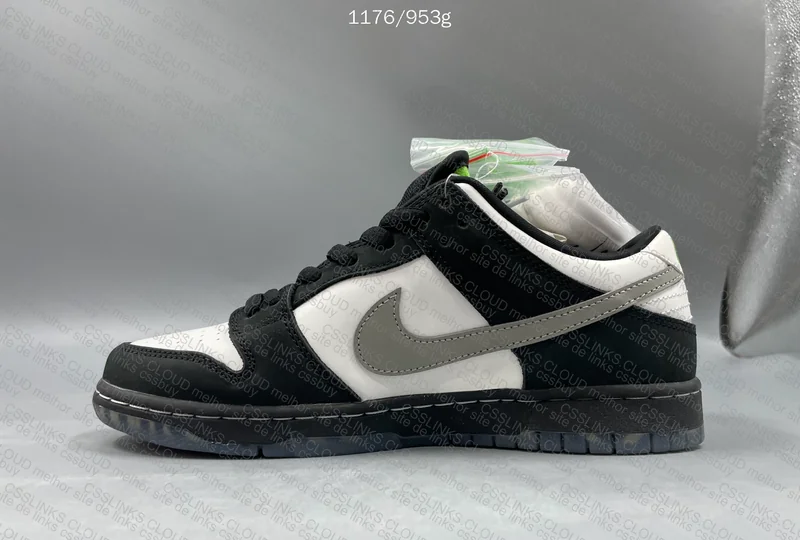 Dunk Low Staple Panda Pigeon 10