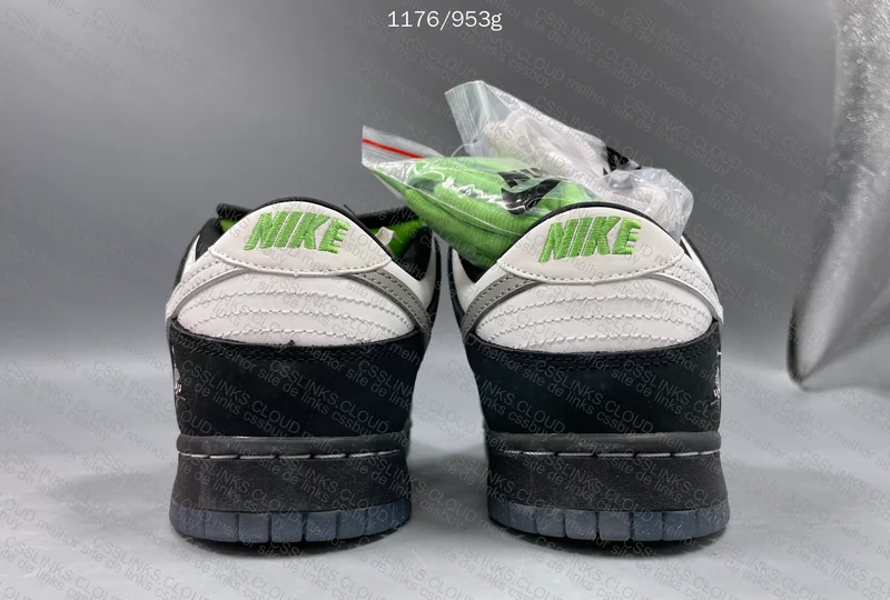 Dunk Low Staple Panda Pigeon 6