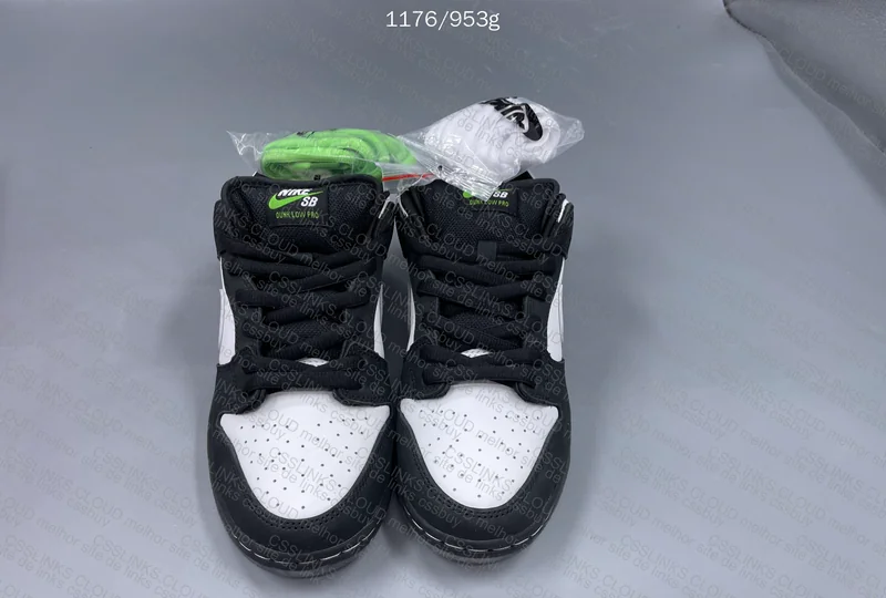 Dunk Low Staple Panda Pigeon 7