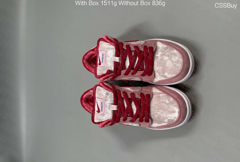 Dunk Low Strangelove