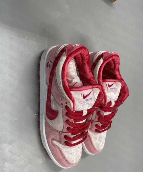 Dunk Low Strangelove B7