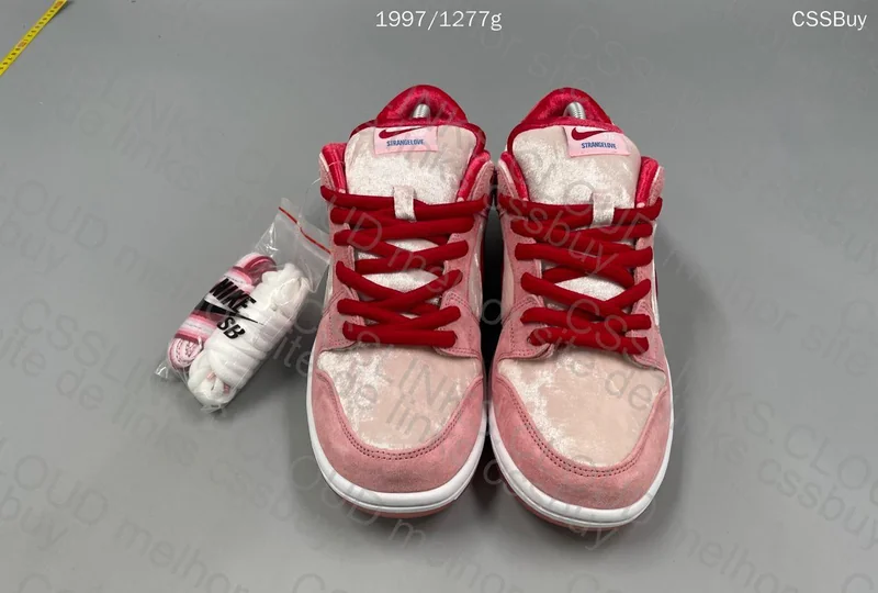DUNK LOW STRANGERLOVE