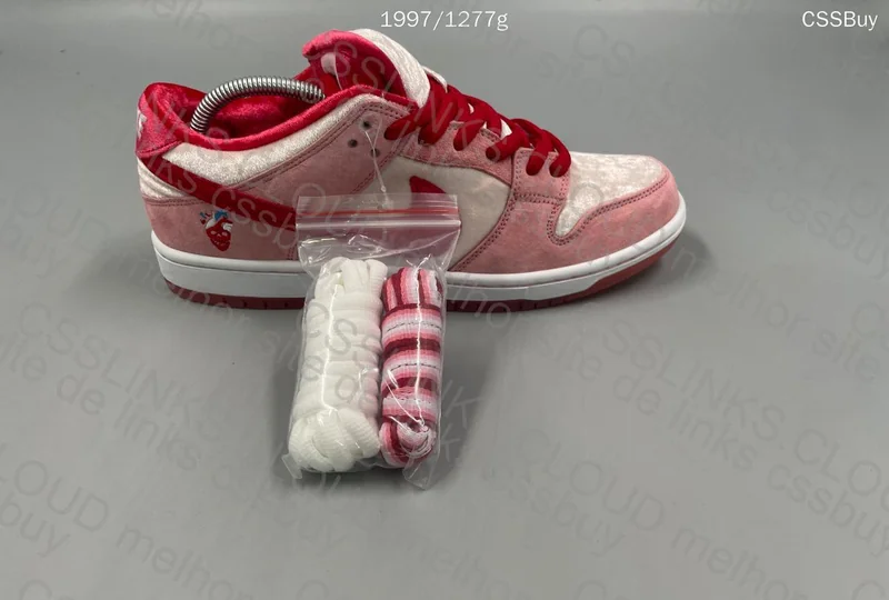 DUNK LOW STRANGERLOVE 4