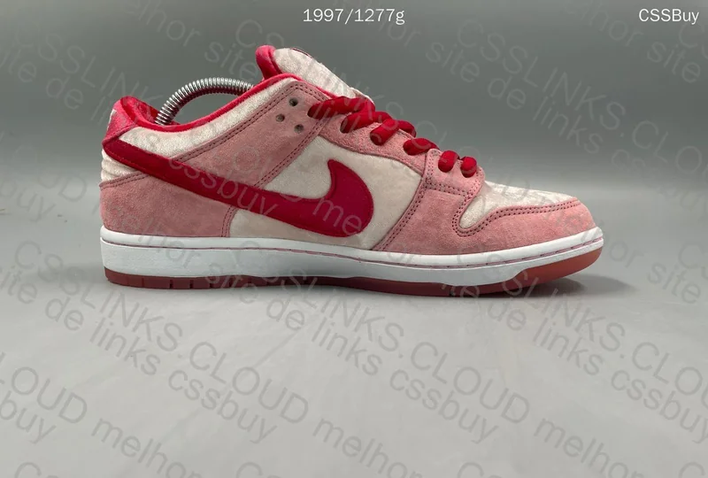 DUNK LOW STRANGERLOVE 5