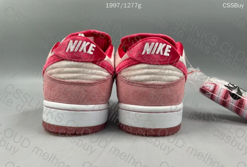 DUNK LOW STRANGERLOVE 6