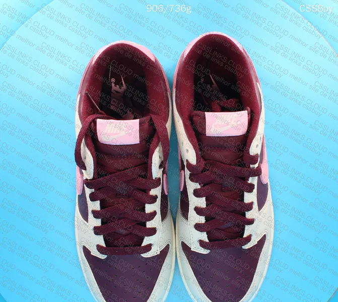 Dunk Low Valentine's day. 6