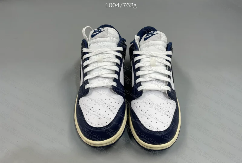 Dunk Low vintage navy 2