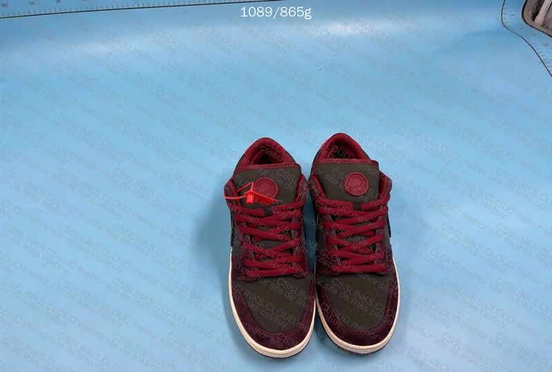 Dunk “‘Mahagany Dark - Team Red