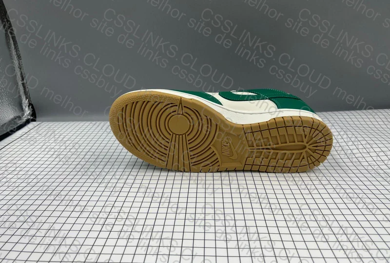 Dunk Malachite University Gold 4