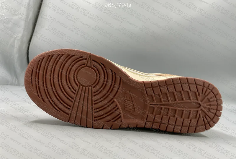 Dunk Medium Curry 9