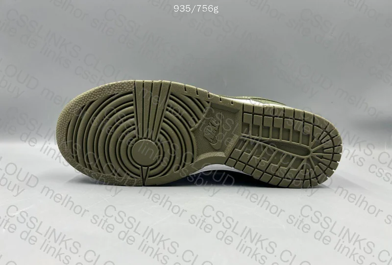 Dunk Medium Olive 7