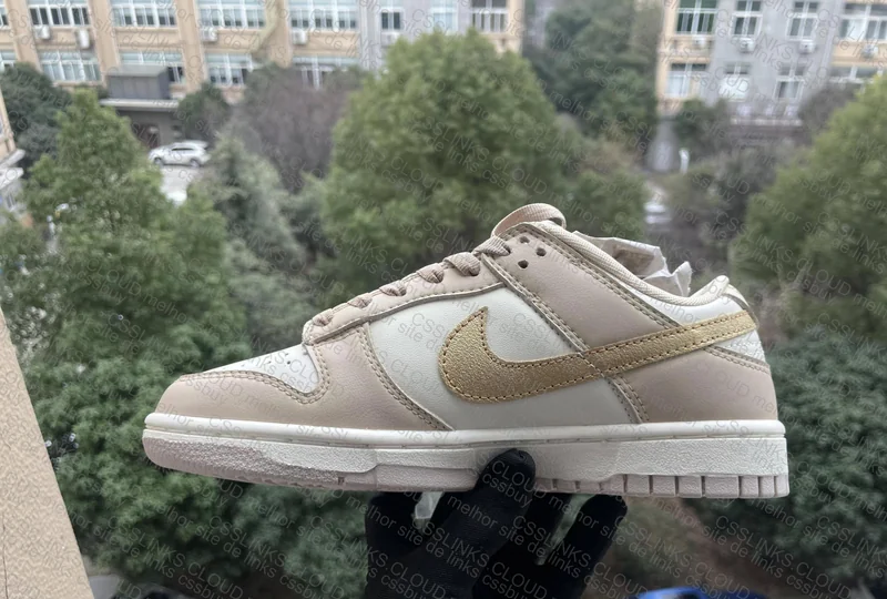 Dunk Metallic Gold 2