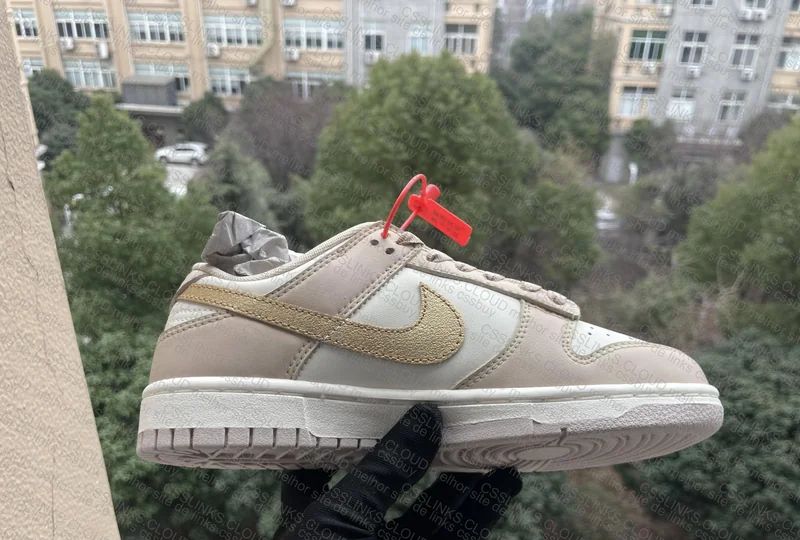 Dunk Metallic Gold 7