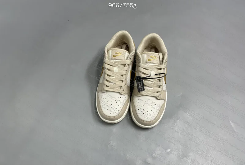 Dunk Metallic Gold