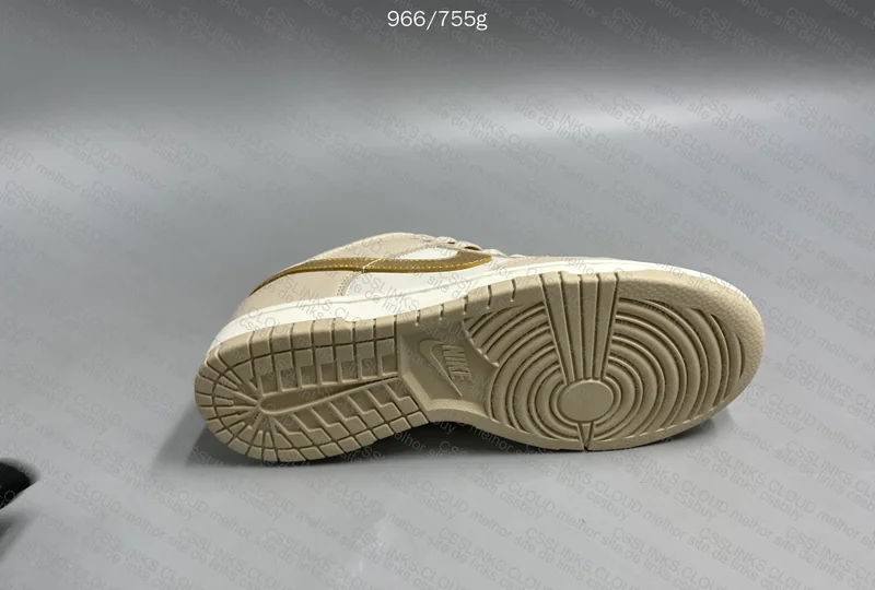 Dunk Metallic Gold 6