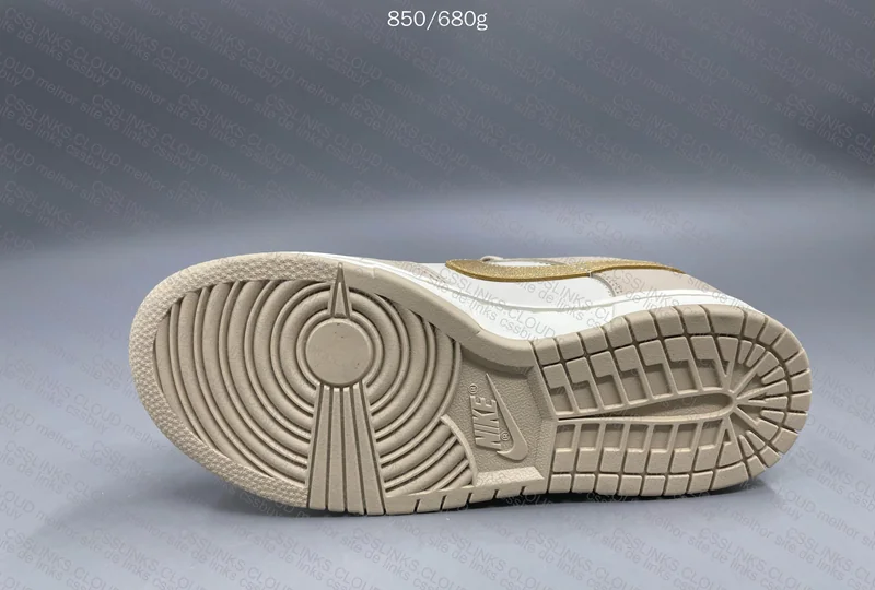 Dunk Phantom Metallic Gold Swoosh 9