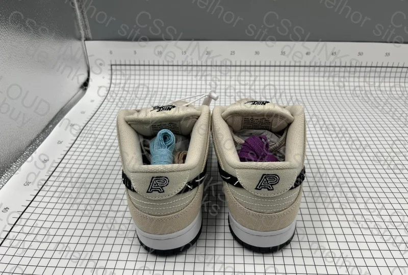 Dunk SB Albino M 3