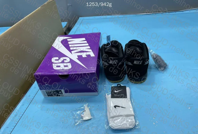 dunk sb black gum