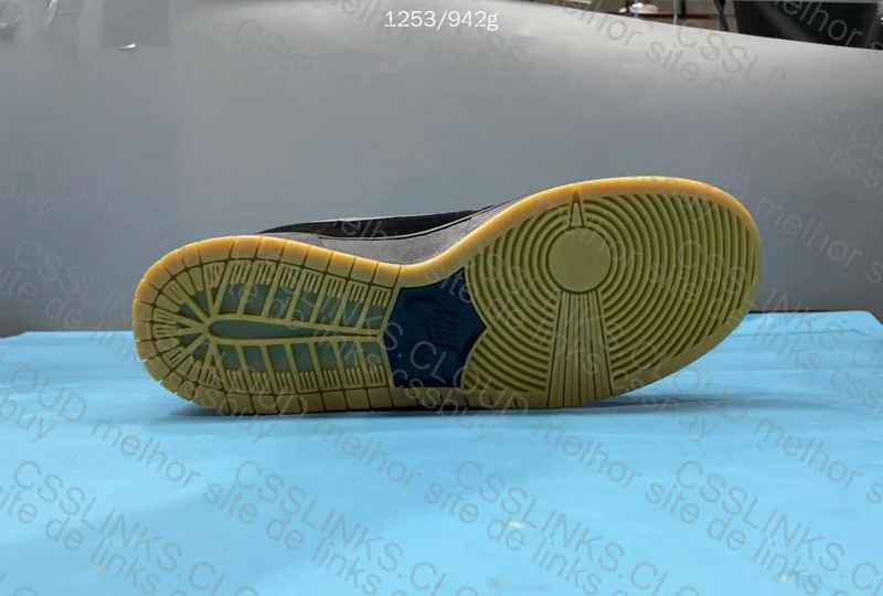 dunk sb black gum 7