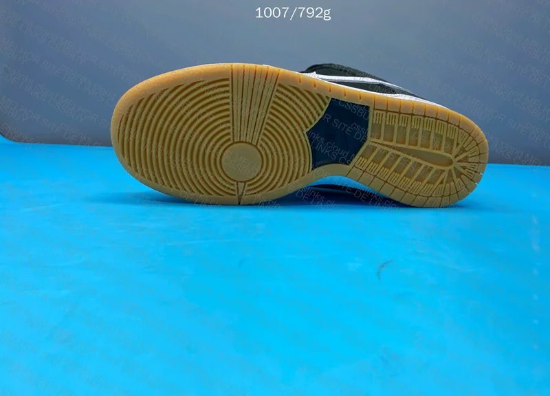 Dunk SB Black Gum 6
