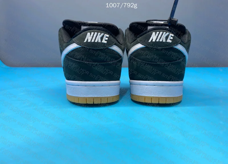 Dunk SB Black Gum 9