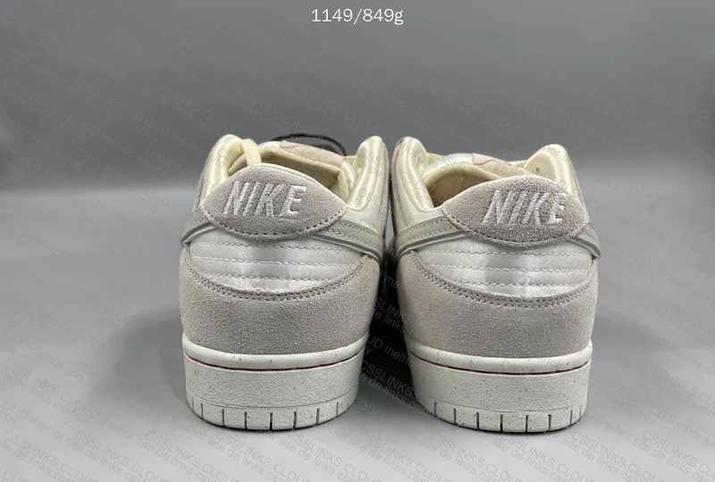 Dunk SB City of Love Light Bone 3