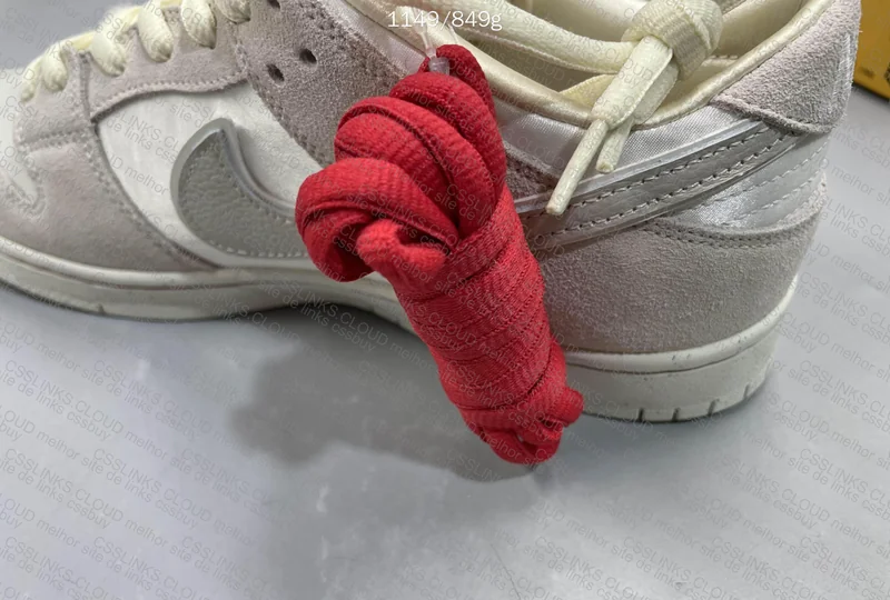 Dunk SB City of Love Light Bone 9
