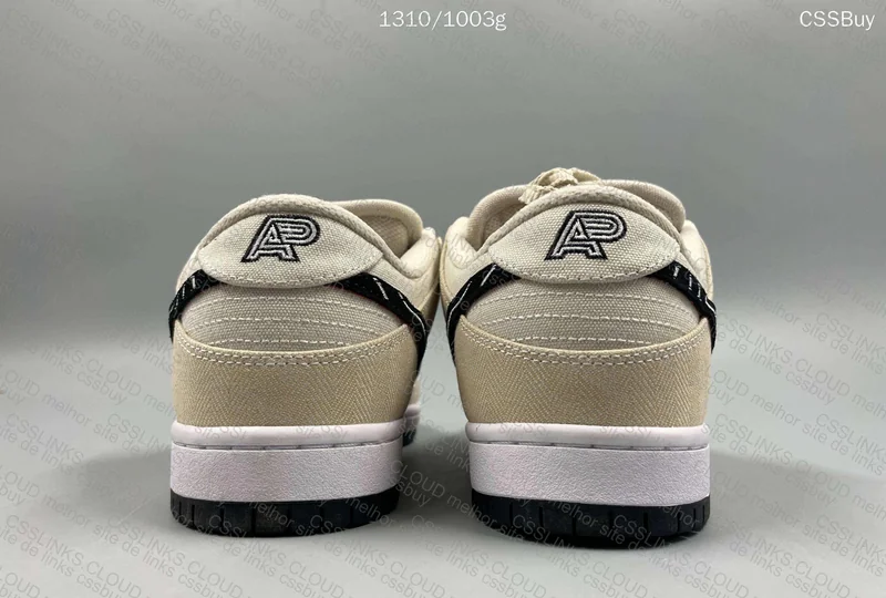 Dunk SB Low Albino & Black 4