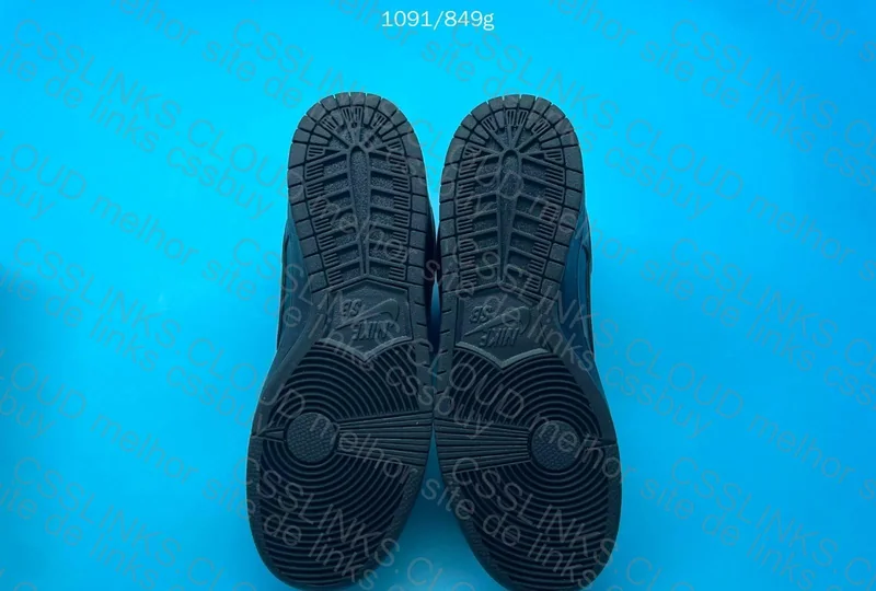 Dunk SB Low ISO Triple Black