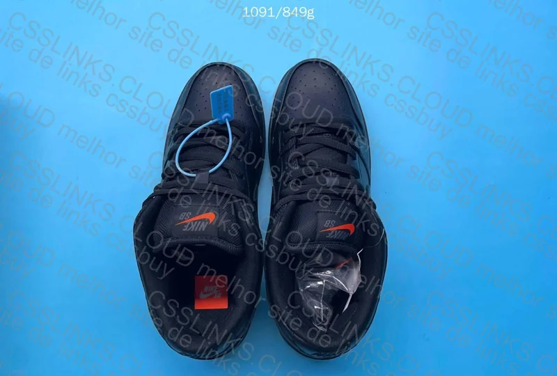 Dunk SB Low ISO Triple Black 3