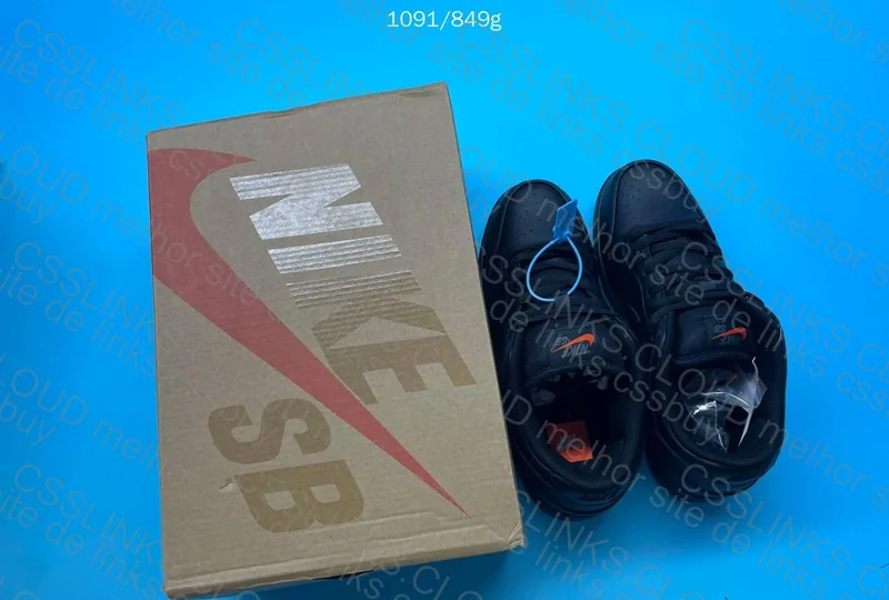 Dunk SB Low ISO Triple Black 6