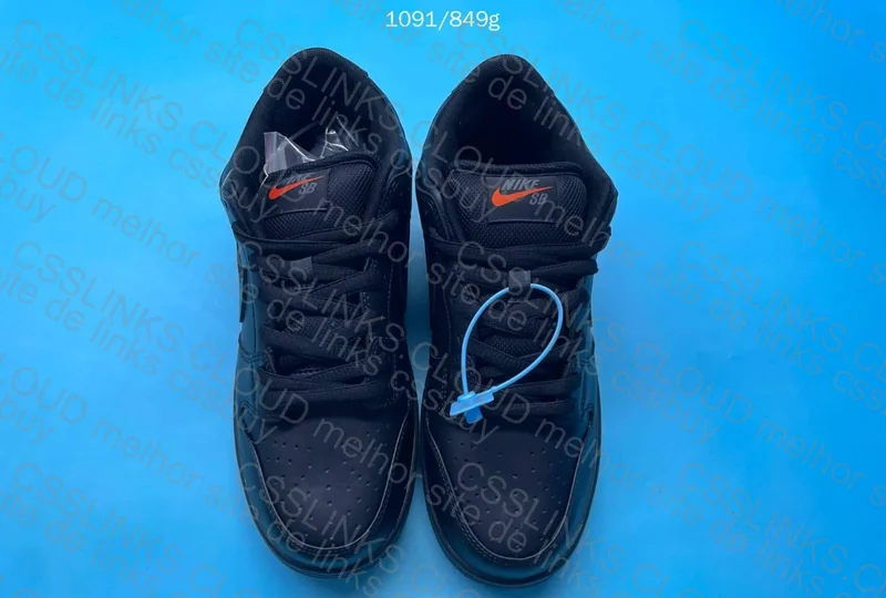 Dunk SB Low ISO Triple Black 7