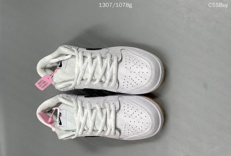 Dunk SB Low Pro 'White Gum' 2