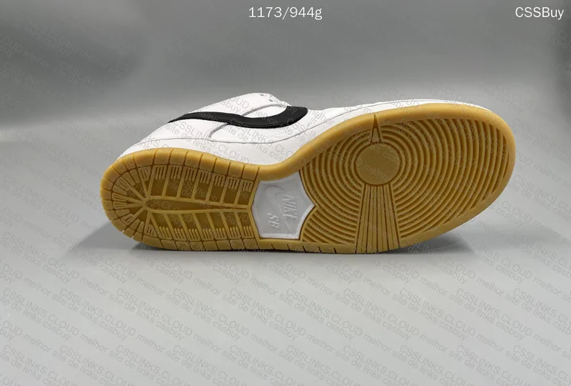 Dunk SB low White Gum 2