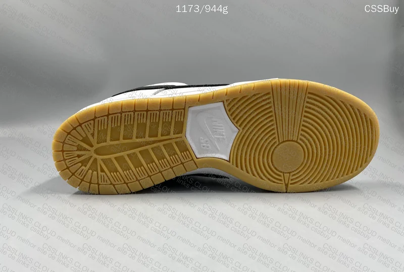 Dunk SB low White Gum 5
