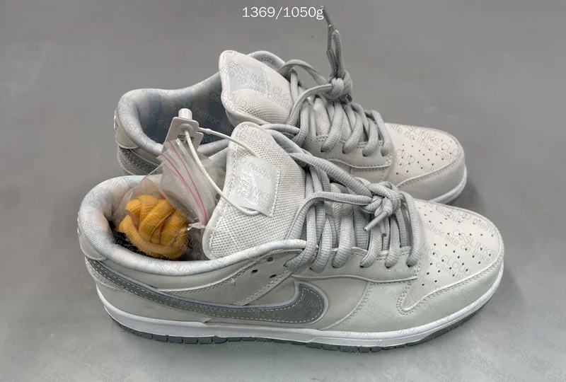 Dunk SB Low White Lobster