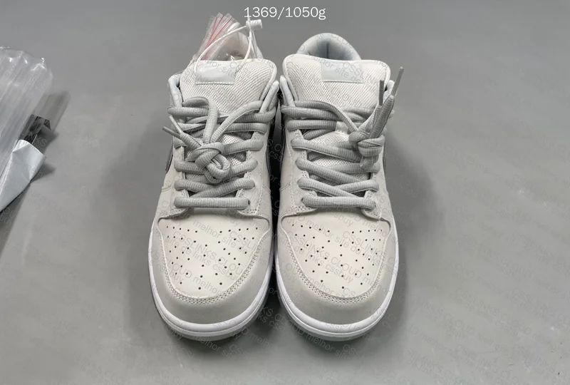 Dunk SB Low White Lobster 4