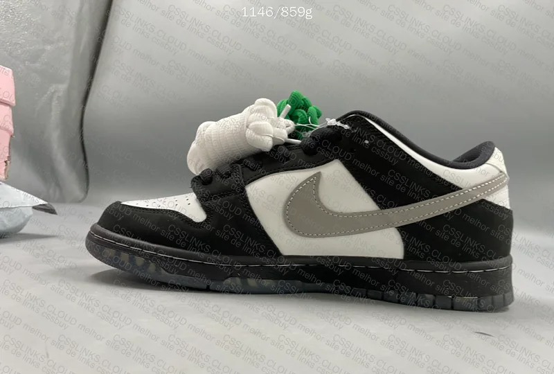 Dunk SB Panda Pigeon 7