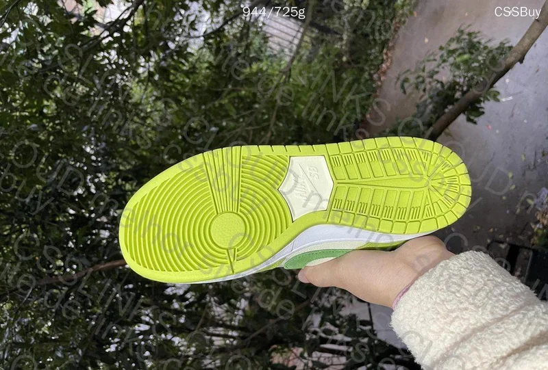 Dunk SB Sour Apple 2