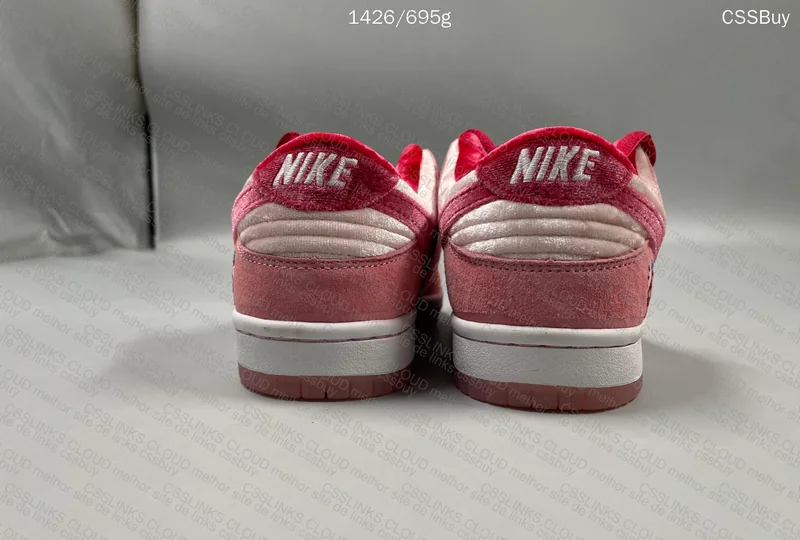 Dunk SB Strange Love 3