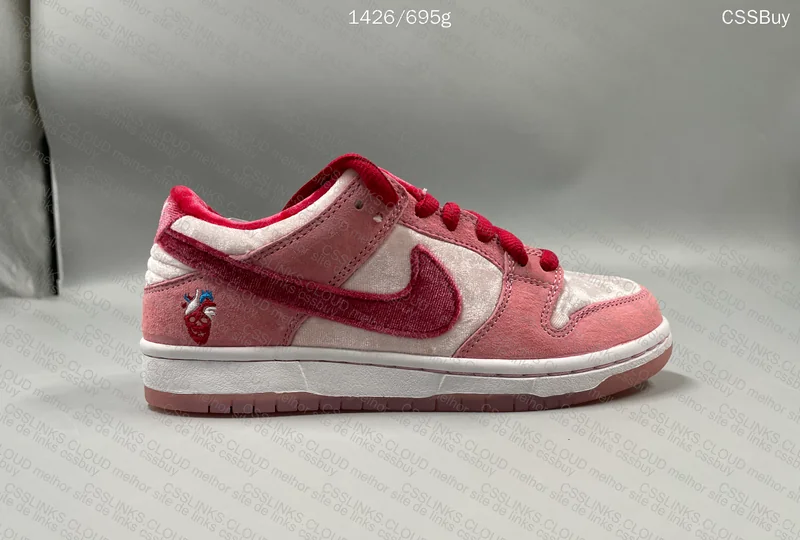 Dunk SB Strange Love 4